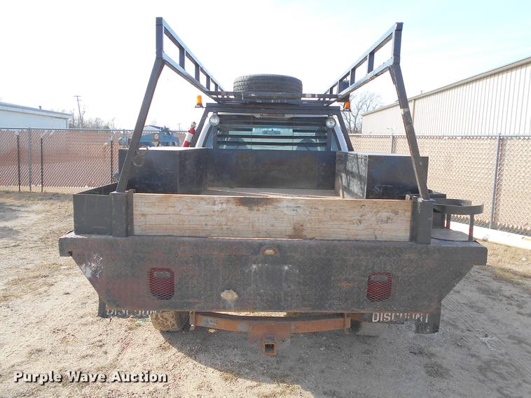 image for item BU9418 2006 Ford F250 Super Duty SuperCab flatbed pickup truck