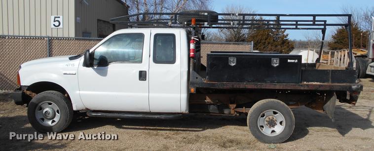 image for item BU9418 2006 Ford F250 Super Duty SuperCab flatbed pickup truck