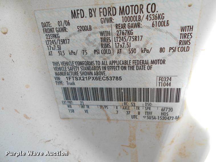 image for item BU9418 2006 Ford F250 Super Duty SuperCab flatbed pickup truck