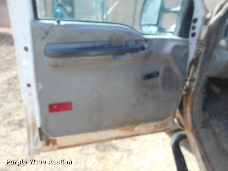 image for item BU9418 2006 Ford F250 Super Duty SuperCab flatbed pickup truck