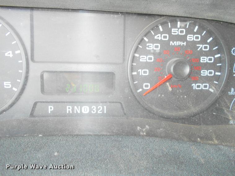 image for item BU9418 2006 Ford F250 Super Duty SuperCab flatbed pickup truck