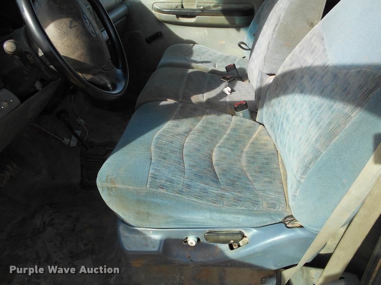 image for item BU9418 2006 Ford F250 Super Duty SuperCab flatbed pickup truck