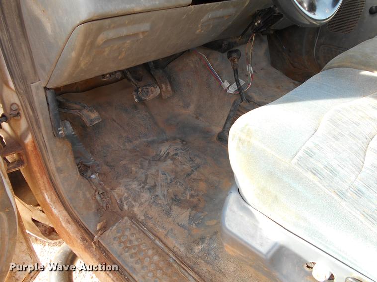 image for item BU9418 2006 Ford F250 Super Duty SuperCab flatbed pickup truck