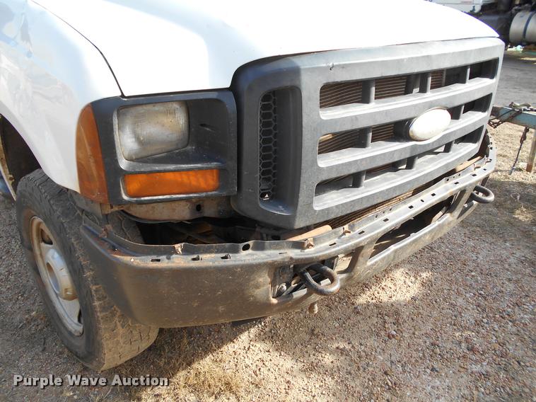 image for item BU9418 2006 Ford F250 Super Duty SuperCab flatbed pickup truck