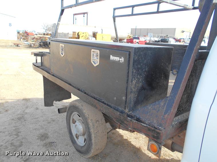 image for item BU9418 2006 Ford F250 Super Duty SuperCab flatbed pickup truck