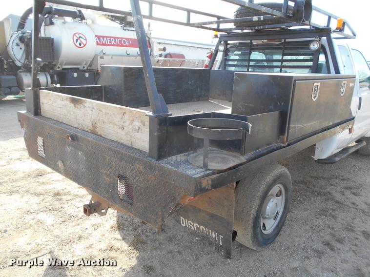 image for item BU9418 2006 Ford F250 Super Duty SuperCab flatbed pickup truck