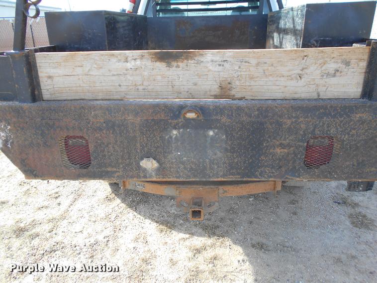 image for item BU9418 2006 Ford F250 Super Duty SuperCab flatbed pickup truck