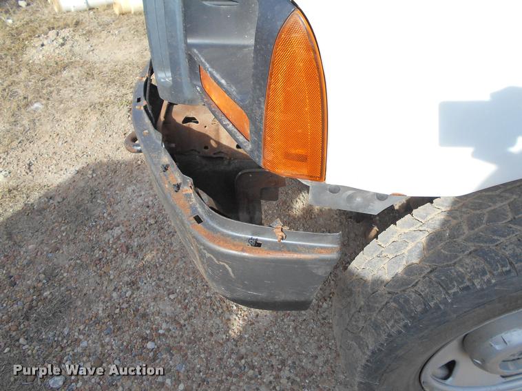 image for item BU9418 2006 Ford F250 Super Duty SuperCab flatbed pickup truck