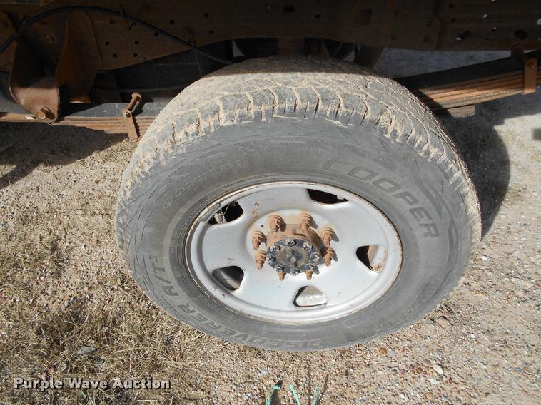 image for item BU9418 2006 Ford F250 Super Duty SuperCab flatbed pickup truck