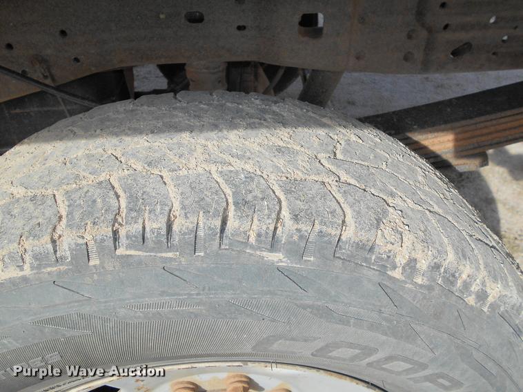 image for item BU9418 2006 Ford F250 Super Duty SuperCab flatbed pickup truck