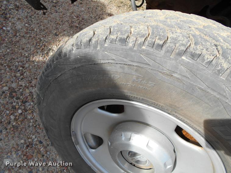 image for item BU9418 2006 Ford F250 Super Duty SuperCab flatbed pickup truck