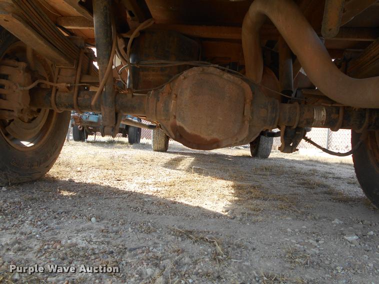 image for item BU9418 2006 Ford F250 Super Duty SuperCab flatbed pickup truck