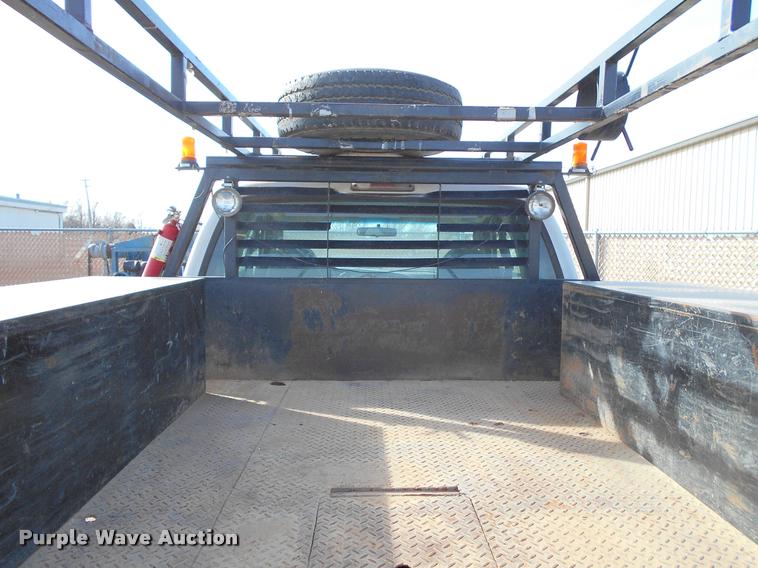 image for item BU9418 2006 Ford F250 Super Duty SuperCab flatbed pickup truck