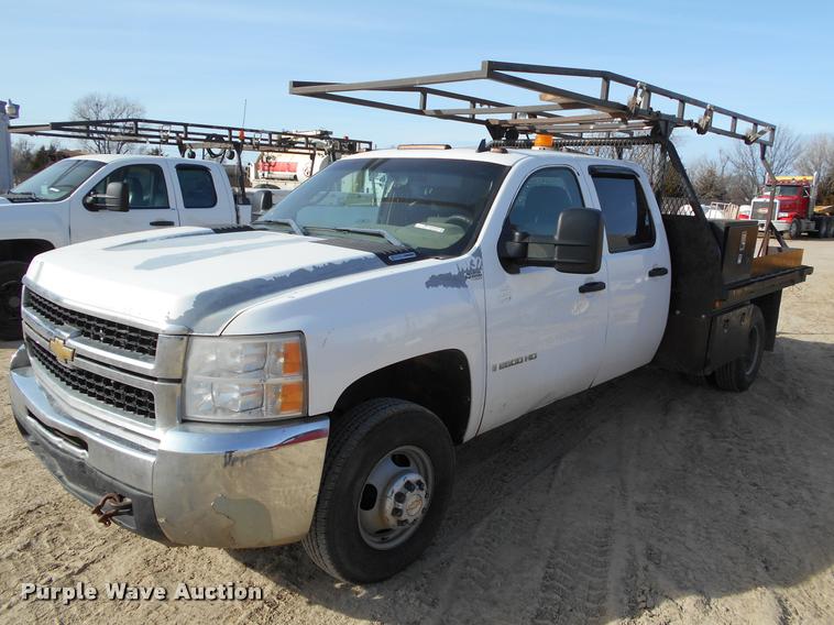 image for item BU9423 2007 Chevrolet Silverado 3500HD Ext. Cab flatbed pickup truck