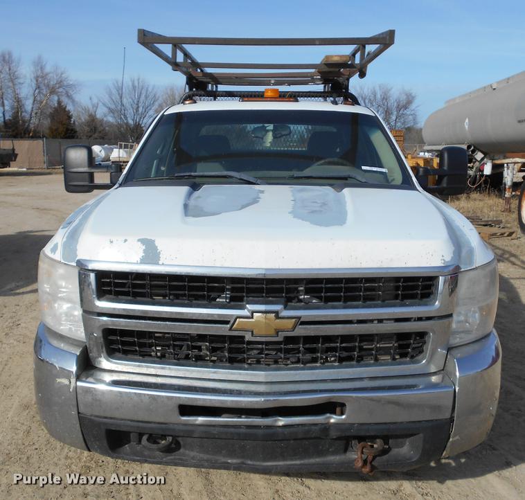 image for item BU9423 2007 Chevrolet Silverado 3500HD Ext. Cab flatbed pickup truck