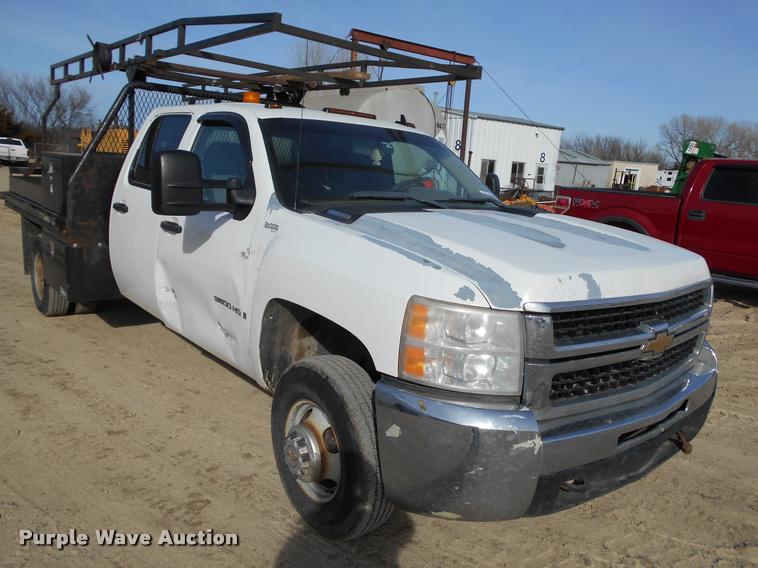 image for item BU9423 2007 Chevrolet Silverado 3500HD Ext. Cab flatbed pickup truck