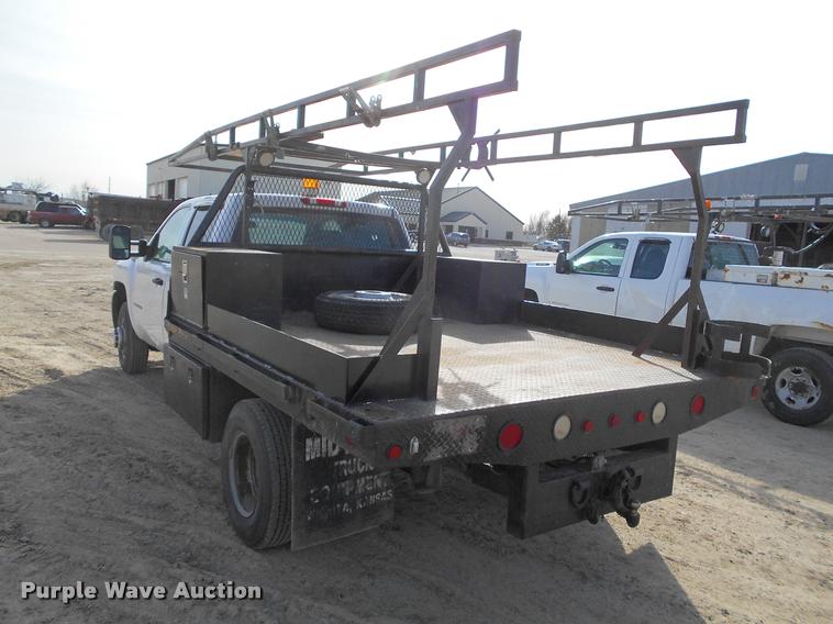 image for item BU9423 2007 Chevrolet Silverado 3500HD Ext. Cab flatbed pickup truck