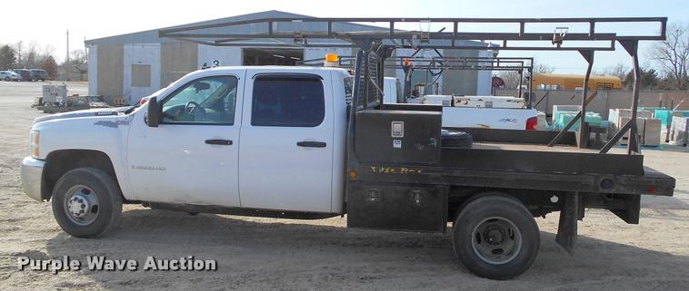 image for item BU9423 2007 Chevrolet Silverado 3500HD Ext. Cab flatbed pickup truck