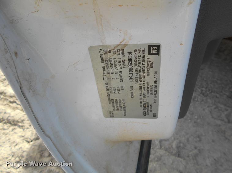 image for item BU9423 2007 Chevrolet Silverado 3500HD Ext. Cab flatbed pickup truck