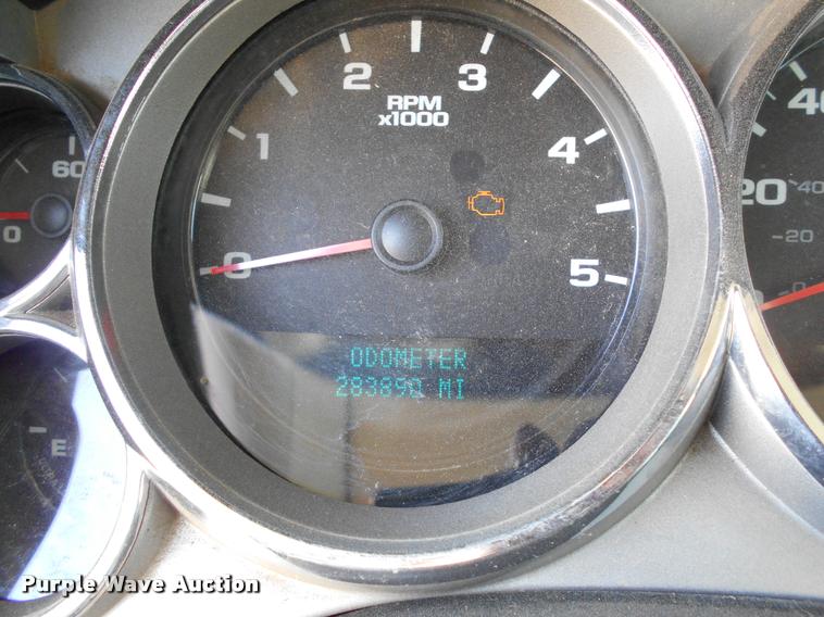 image for item BU9423 2007 Chevrolet Silverado 3500HD Ext. Cab flatbed pickup truck