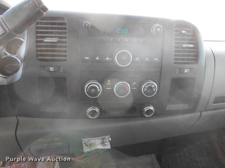 image for item BU9423 2007 Chevrolet Silverado 3500HD Ext. Cab flatbed pickup truck