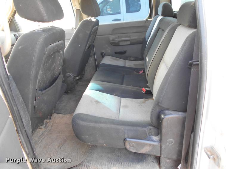 image for item BU9423 2007 Chevrolet Silverado 3500HD Ext. Cab flatbed pickup truck