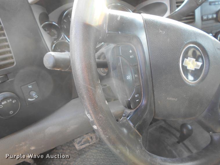 image for item BU9423 2007 Chevrolet Silverado 3500HD Ext. Cab flatbed pickup truck