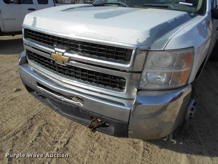 image for item BU9423 2007 Chevrolet Silverado 3500HD Ext. Cab flatbed pickup truck