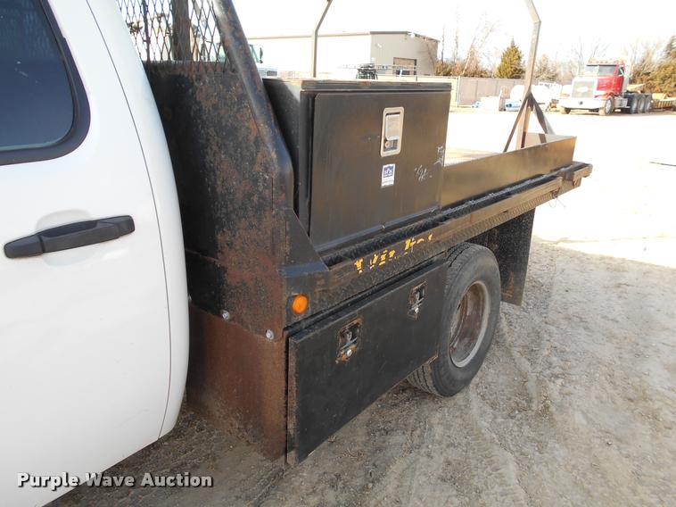image for item BU9423 2007 Chevrolet Silverado 3500HD Ext. Cab flatbed pickup truck