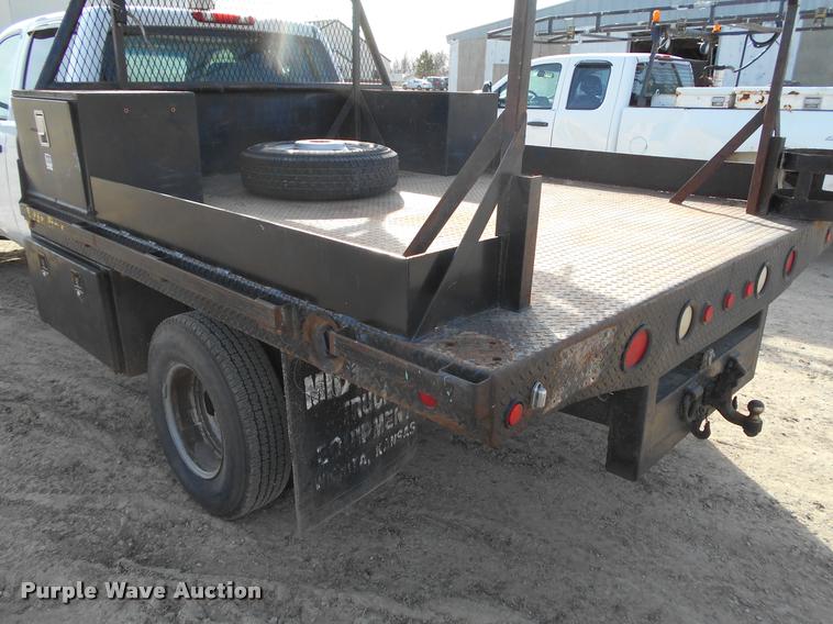 image for item BU9423 2007 Chevrolet Silverado 3500HD Ext. Cab flatbed pickup truck