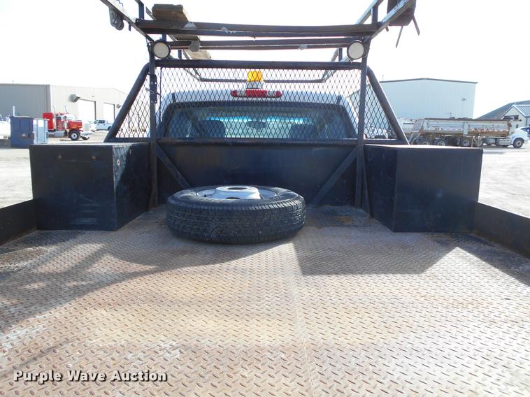 image for item BU9423 2007 Chevrolet Silverado 3500HD Ext. Cab flatbed pickup truck