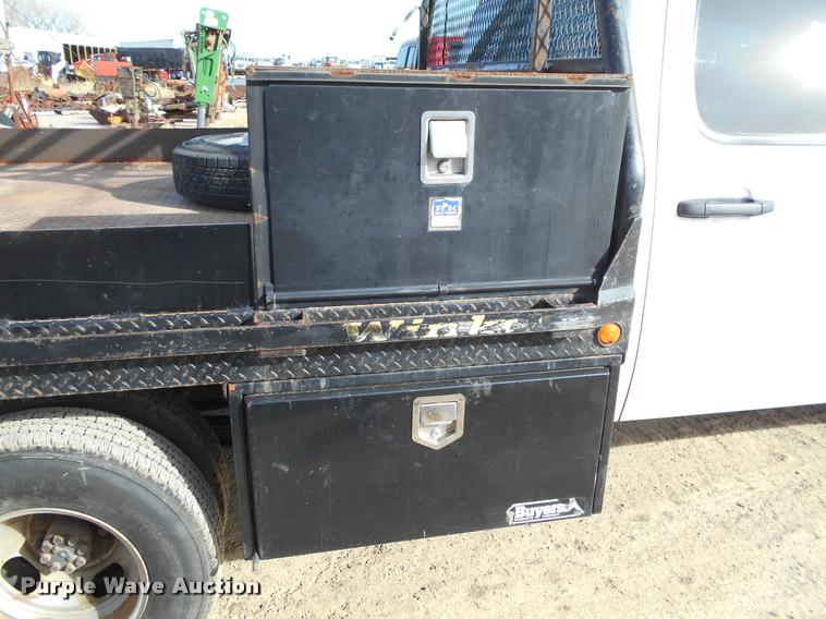 image for item BU9423 2007 Chevrolet Silverado 3500HD Ext. Cab flatbed pickup truck