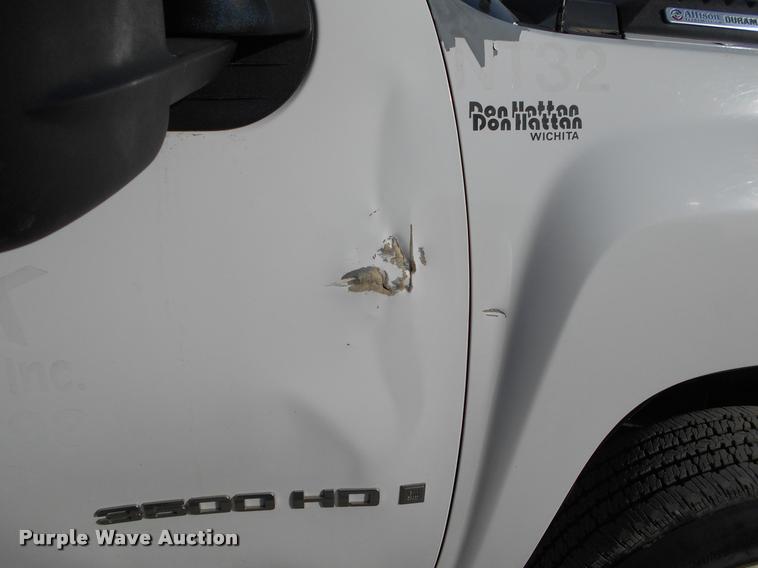 image for item BU9423 2007 Chevrolet Silverado 3500HD Ext. Cab flatbed pickup truck