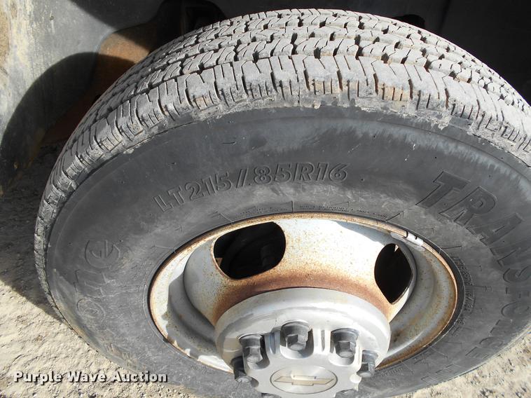 image for item BU9423 2007 Chevrolet Silverado 3500HD Ext. Cab flatbed pickup truck