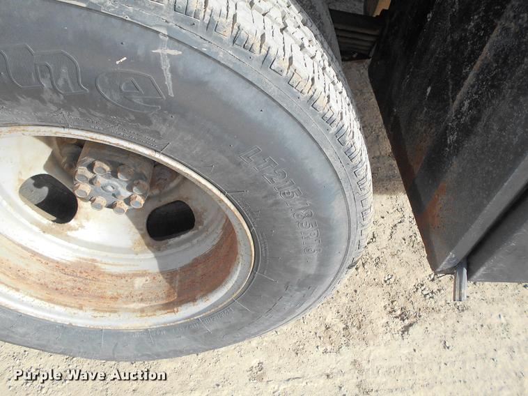 image for item BU9423 2007 Chevrolet Silverado 3500HD Ext. Cab flatbed pickup truck