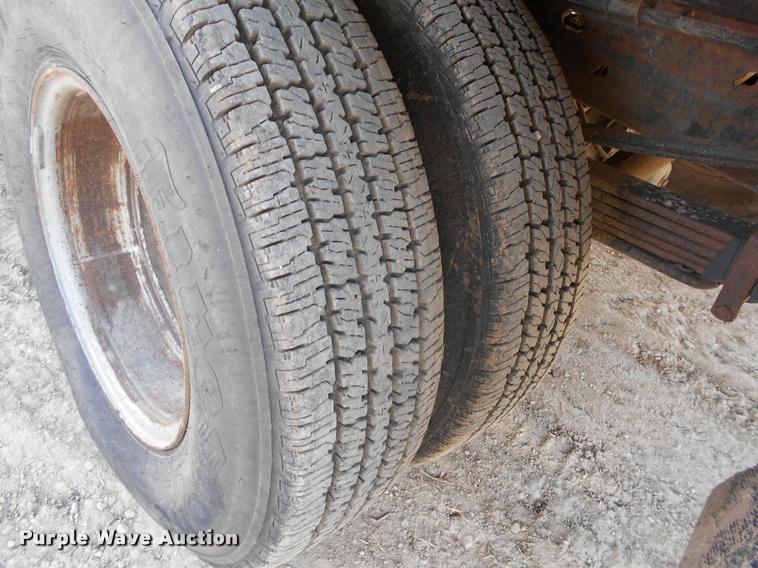 image for item BU9423 2007 Chevrolet Silverado 3500HD Ext. Cab flatbed pickup truck