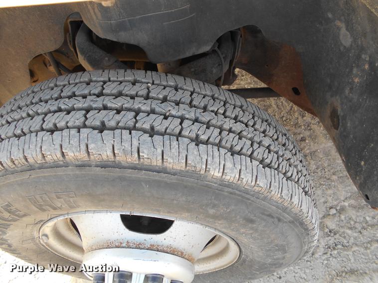 image for item BU9423 2007 Chevrolet Silverado 3500HD Ext. Cab flatbed pickup truck