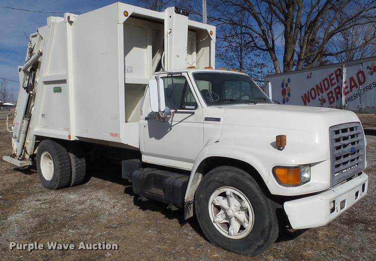 image for item BZ9976 1997 Ford F800 refuse truck