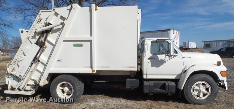 image for item BZ9976 1997 Ford F800 refuse truck