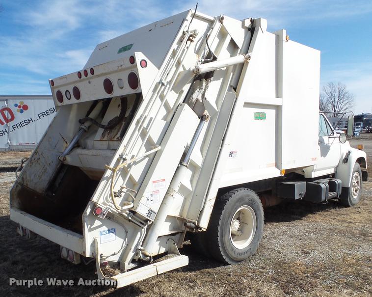 image for item BZ9976 1997 Ford F800 refuse truck