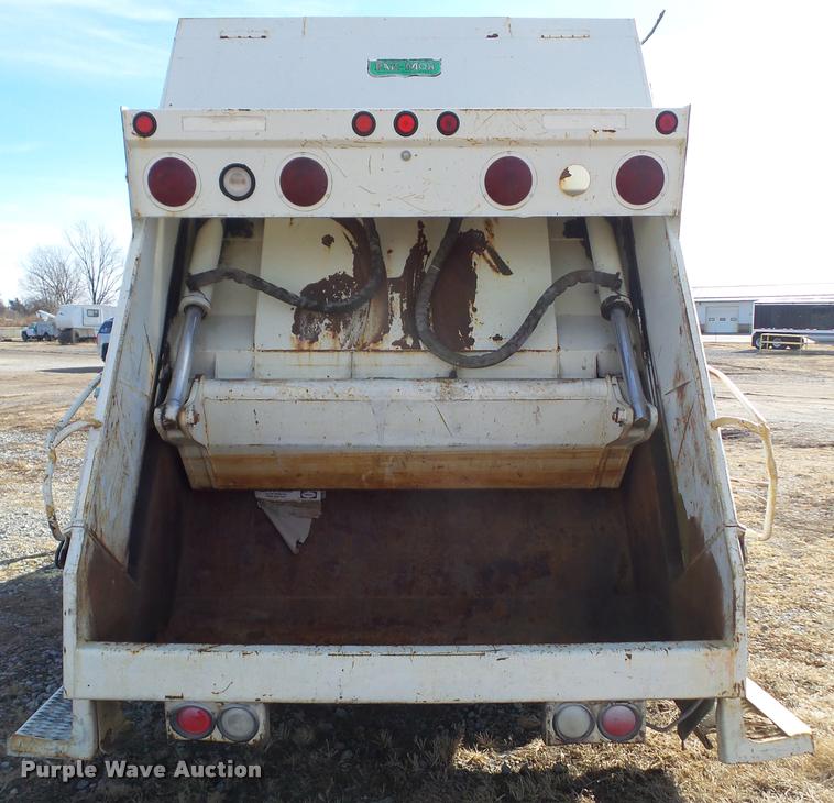 image for item BZ9976 1997 Ford F800 refuse truck