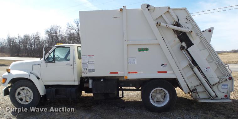 image for item BZ9976 1997 Ford F800 refuse truck