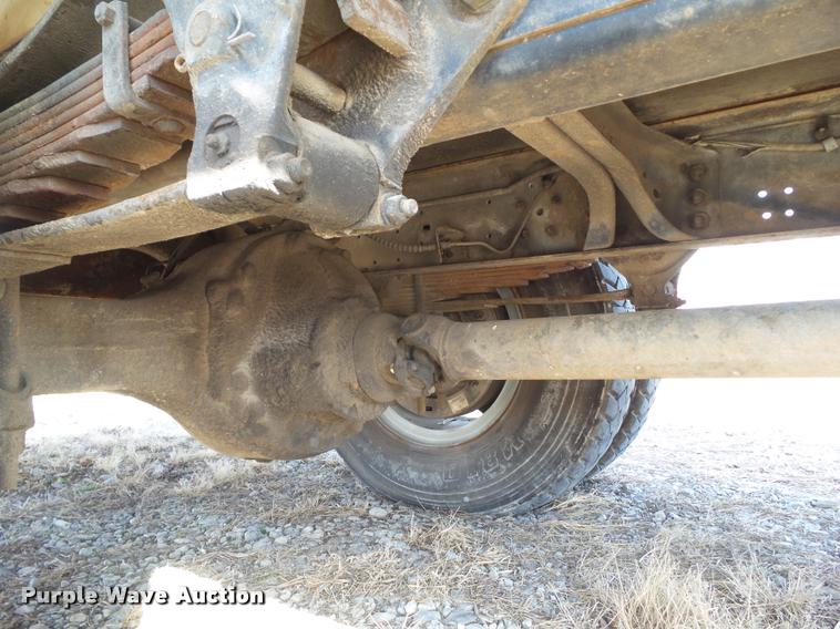 image for item BZ9976 1997 Ford F800 refuse truck