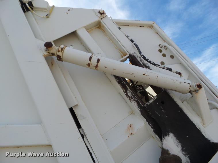 image for item BZ9976 1997 Ford F800 refuse truck