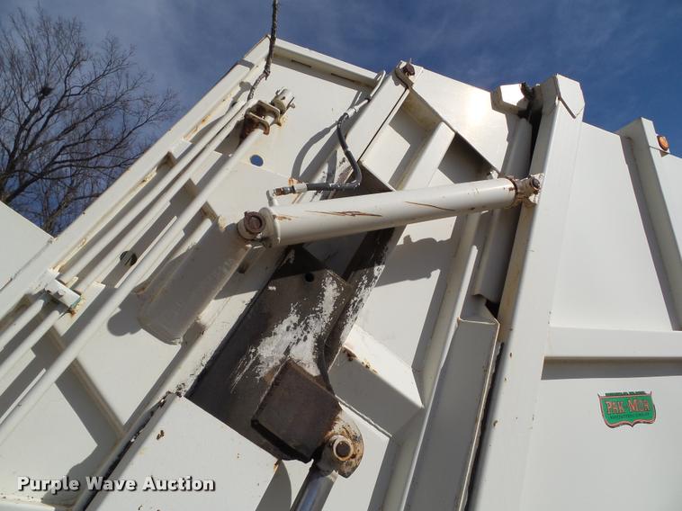 image for item BZ9976 1997 Ford F800 refuse truck