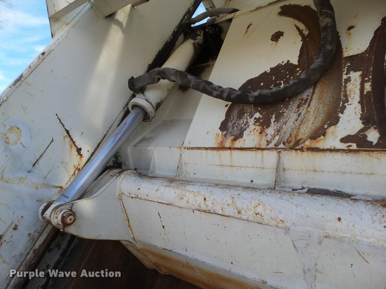 image for item BZ9976 1997 Ford F800 refuse truck