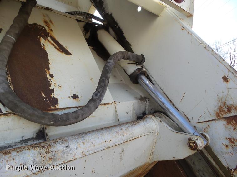 image for item BZ9976 1997 Ford F800 refuse truck