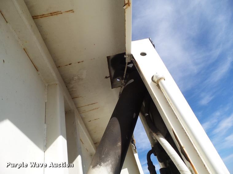 image for item BZ9976 1997 Ford F800 refuse truck