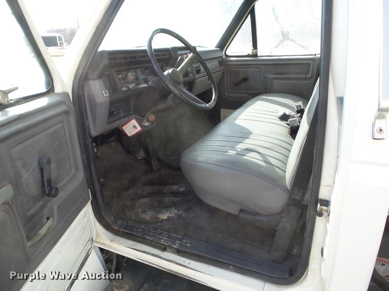 image for item BZ9976 1997 Ford F800 refuse truck