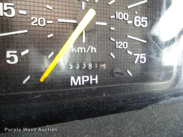 image for item BZ9976 1997 Ford F800 refuse truck